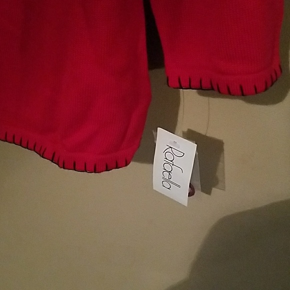 Red sweater - Picture 4 of 4